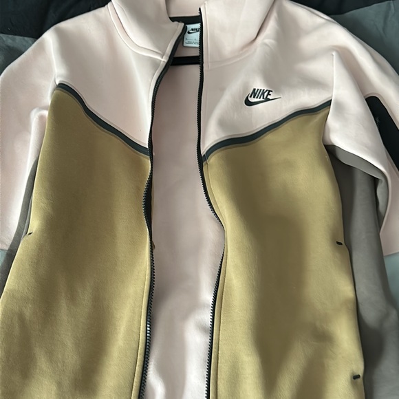 Pink and brown Nike Tech - Picture 2 of 3